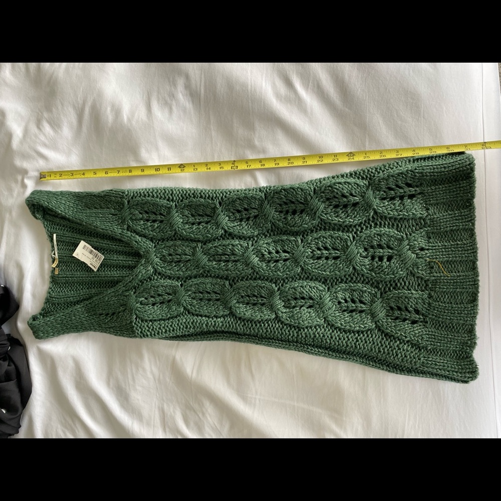 Green sleeveless vneck sweater dress.